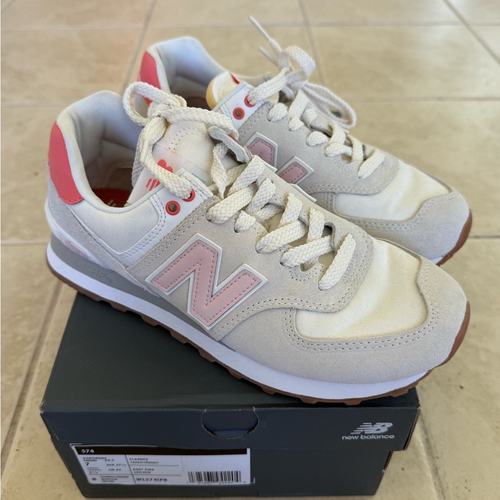 New Balance Women's Sneakers in Cream and Pink